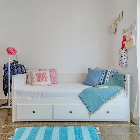 Apartment House 60m From The