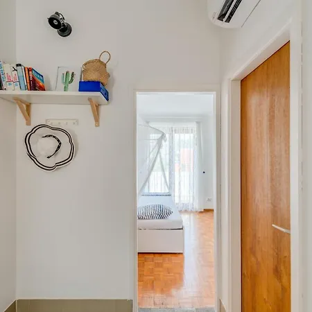 Apartment House 60m From The Beach, Not Far From Split Airport *