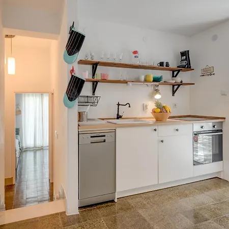 Apartment House 60m From The Beach, Not Far From Split Airport *