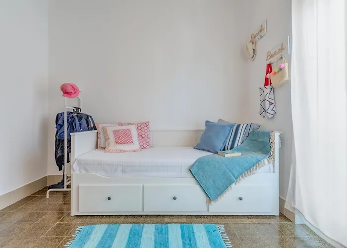 Апартаменты House 60m From The