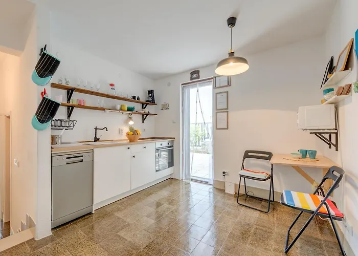 House 60m From The 로고즈니차